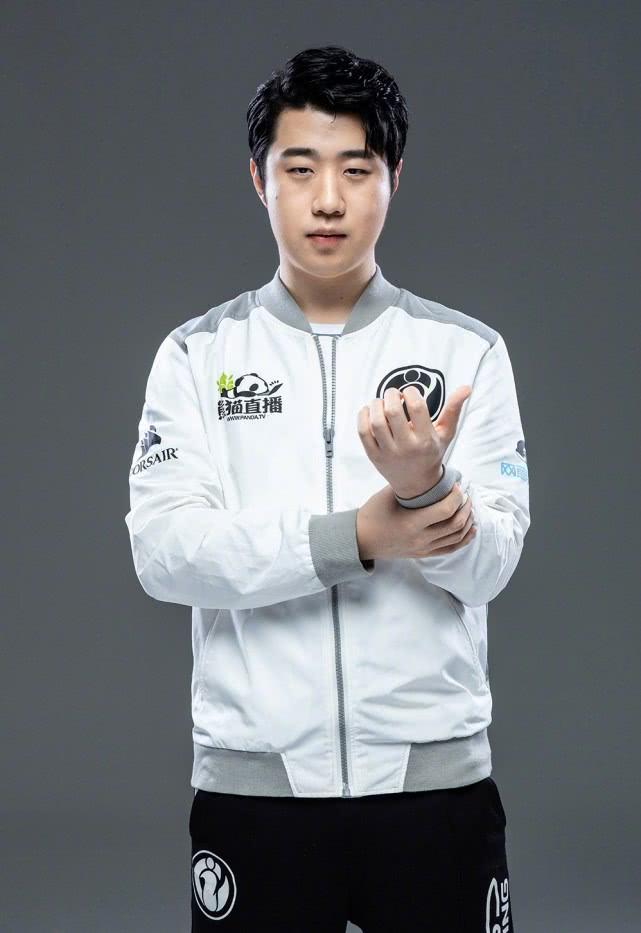 在线体育赛事-关于Rookie迎来三赛季出色发挥，MAD观众热烈欢呼！热度持续攀升的信息