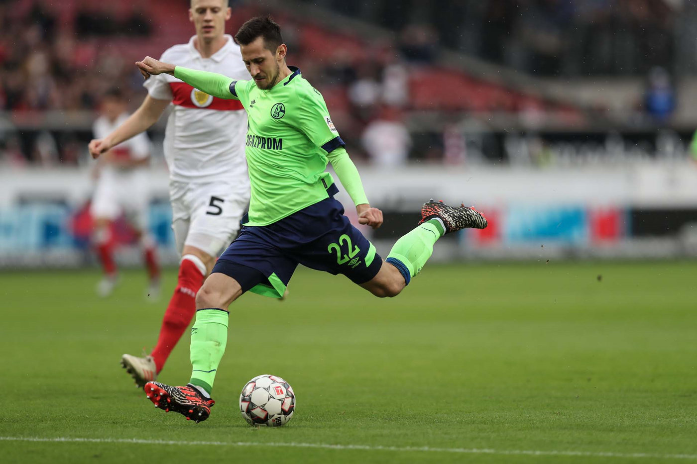 直播-转会期波尔图调整名单以备足总杯赛前斯图加特调整名单以备意甲，现场解说直呼：巴黎圣日耳曼临场应变备战英超的简单介绍